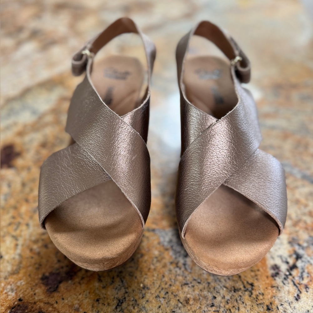 Clarks Women's Giselle Gold/Bronze Wedge Platform Sandals, Sz 7M